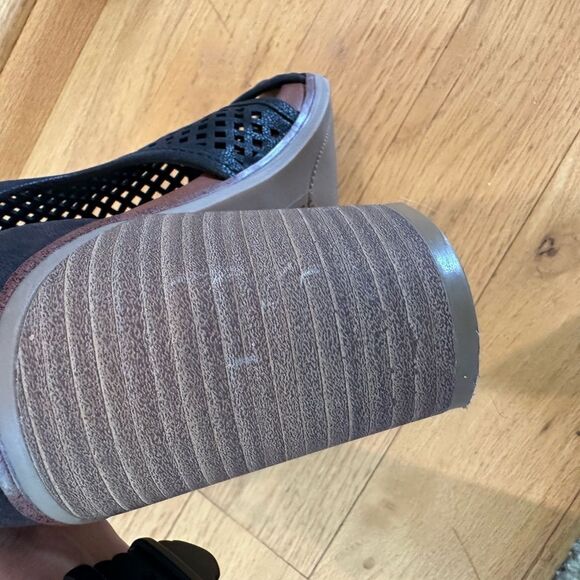 MIA Black Heeled Sandals with Perforated Design - Picture 6 of 9